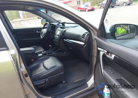 2015 Kia Sorento Lx z USA, uszkodzony, nr VIN 5XYKTCA61FG641973